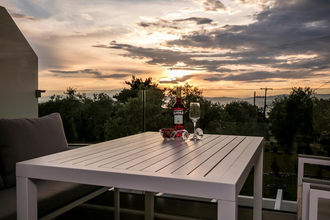 Pachis Escape Suites Bagian luar foto