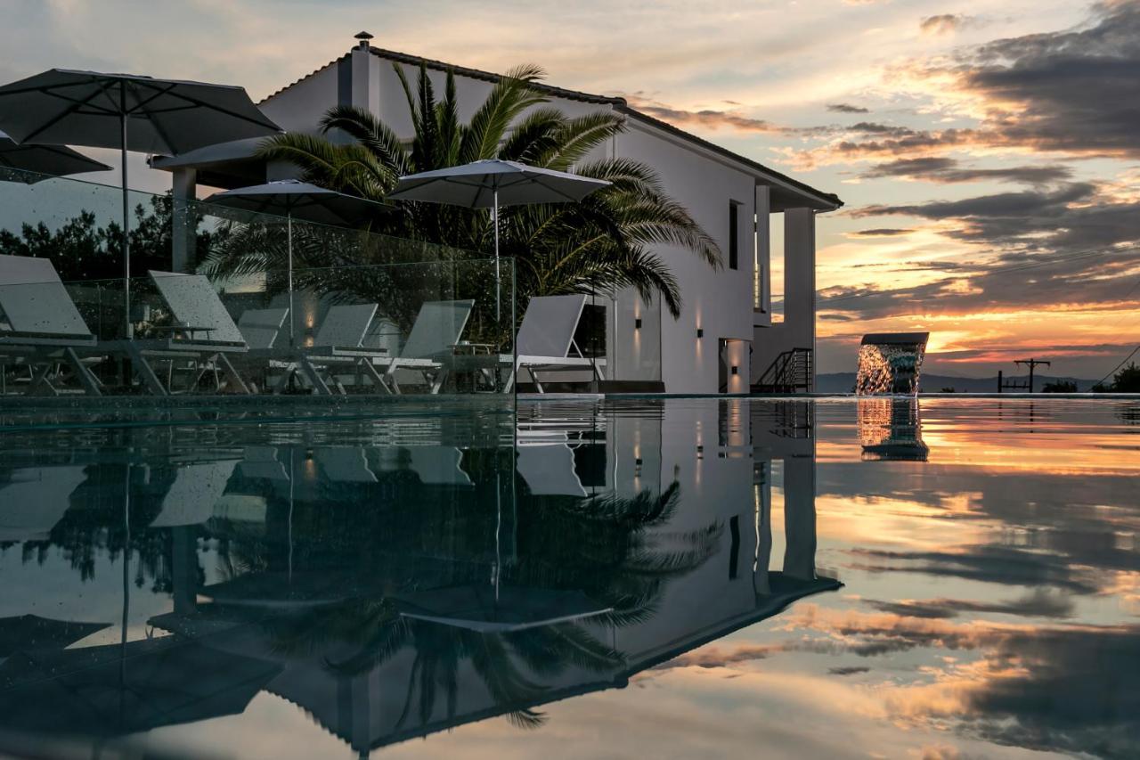 Pachis Escape Suites Bagian luar foto