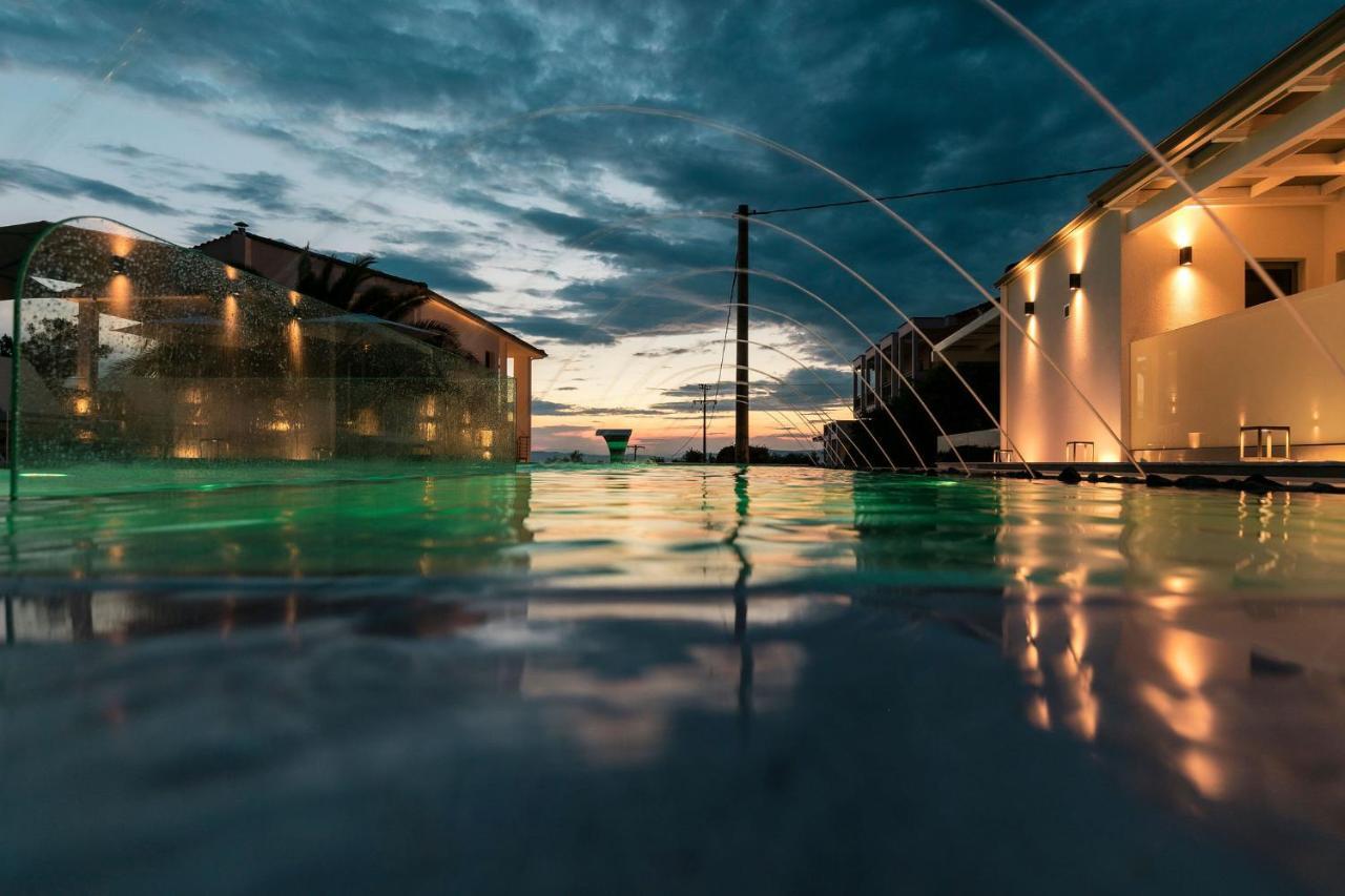 Pachis Escape Suites Bagian luar foto