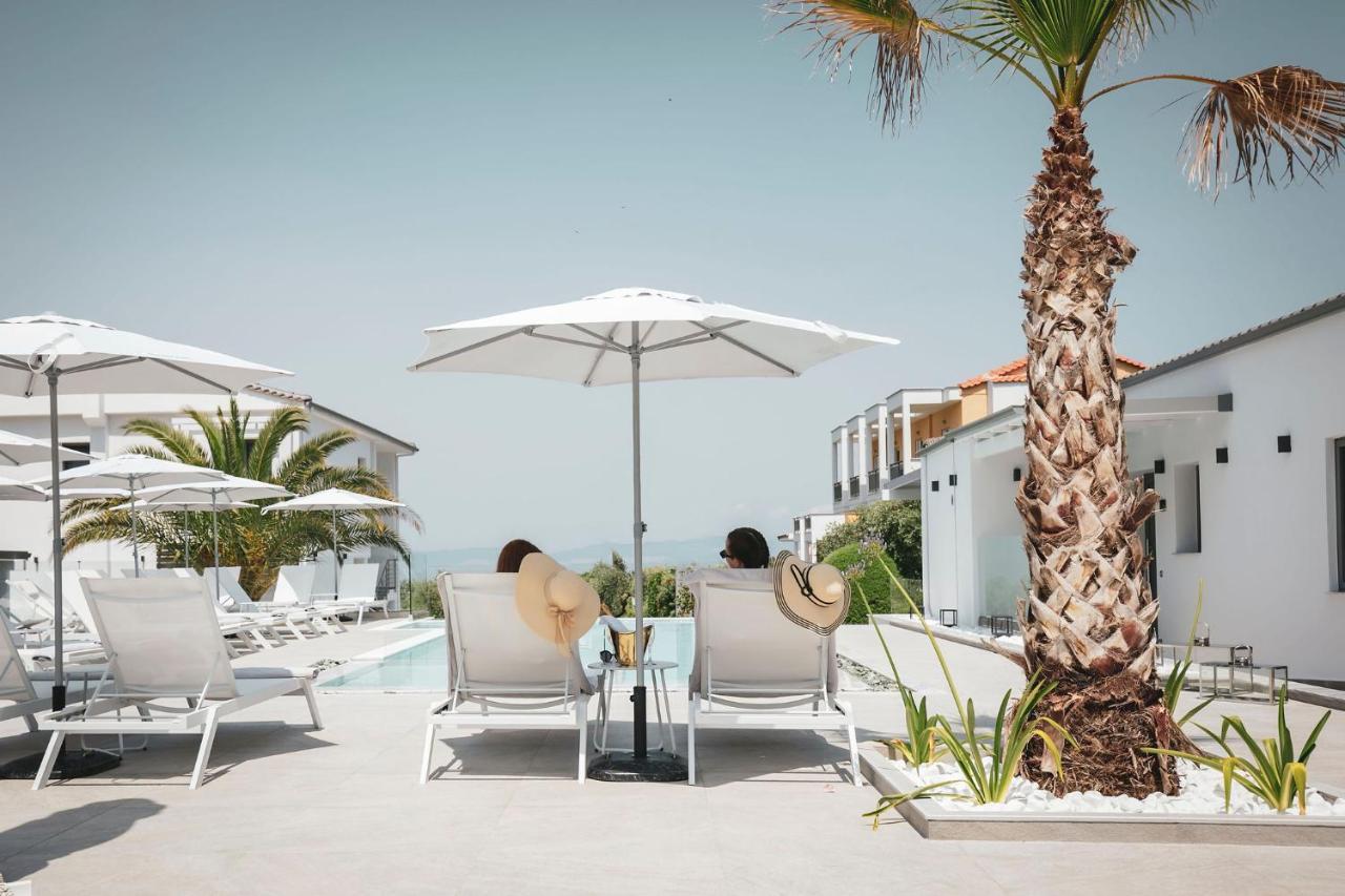 Pachis Escape Suites Bagian luar foto